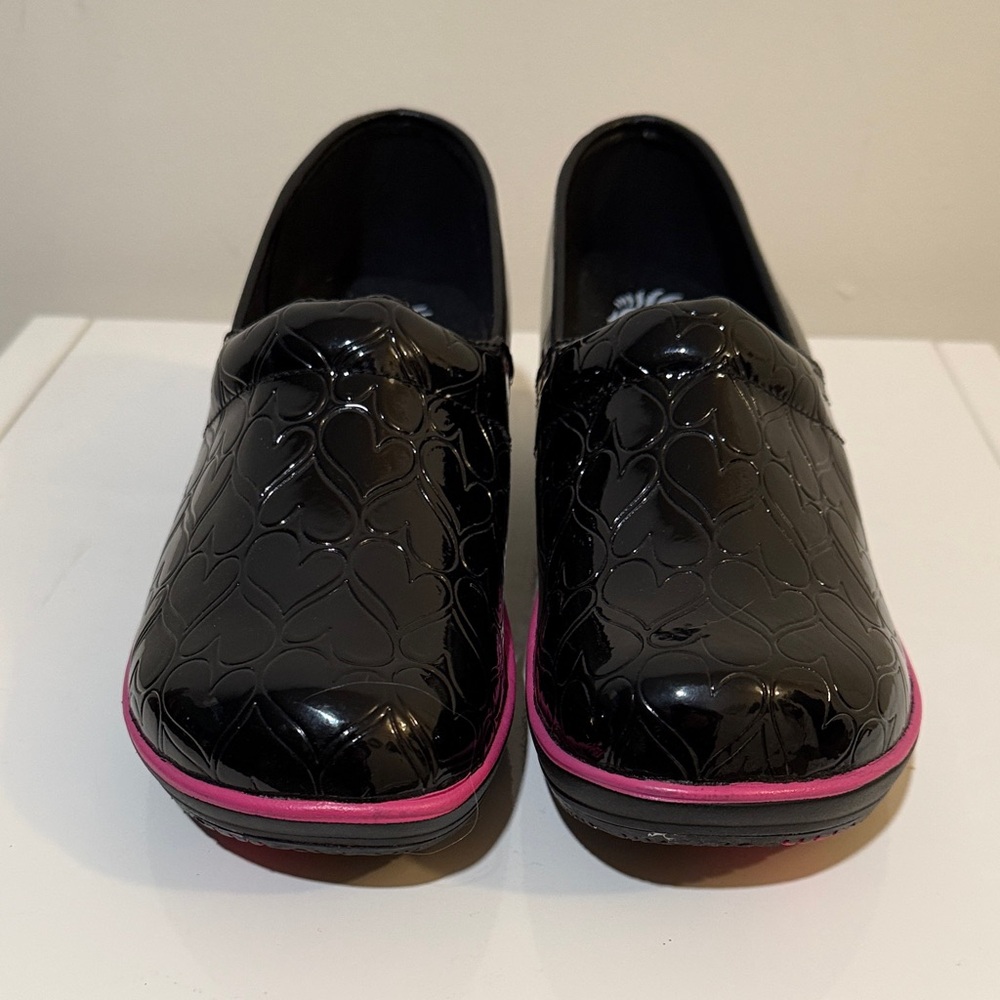 Smitten Women's HearthrobBlack and Pink Heart Nursing Mules Size 40 (9/9.5) NWOT - Picture 3 of 9
